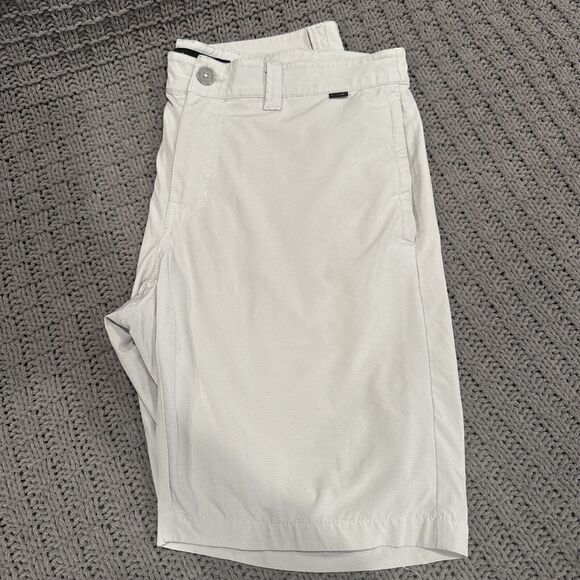 Travis Mathew Golf Shorts Men's 34 Lt. Gray  Polyester Blend Stretch Flat Front - Picture 1 of 6